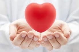 coeur main soin amour